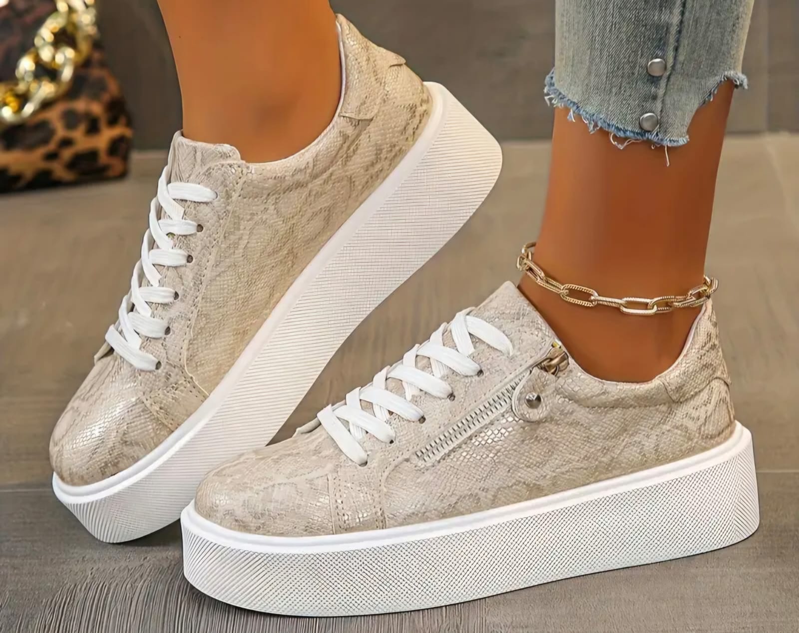 Beige Sneaker